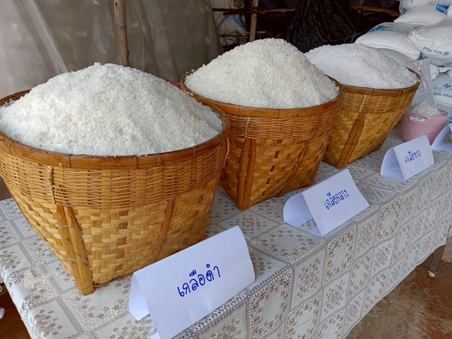 title - ส.ป.ก. จันทบุรี ร่วมลงพื้นที่ติดตาม นายกฤษ อุตตมะเวทิน รองปลัดกระทรวงเกษตรและสหกรณ์ และคณะ ในการติดตามคาดการณ์สถานการณ์เกลือทะเล และประชุมคณะกรรมการพัฒนาเกลือทะเลไทย และคณะทำงานภายใต้คณะกรรมการพัฒนาเกลือทะเลไทย 